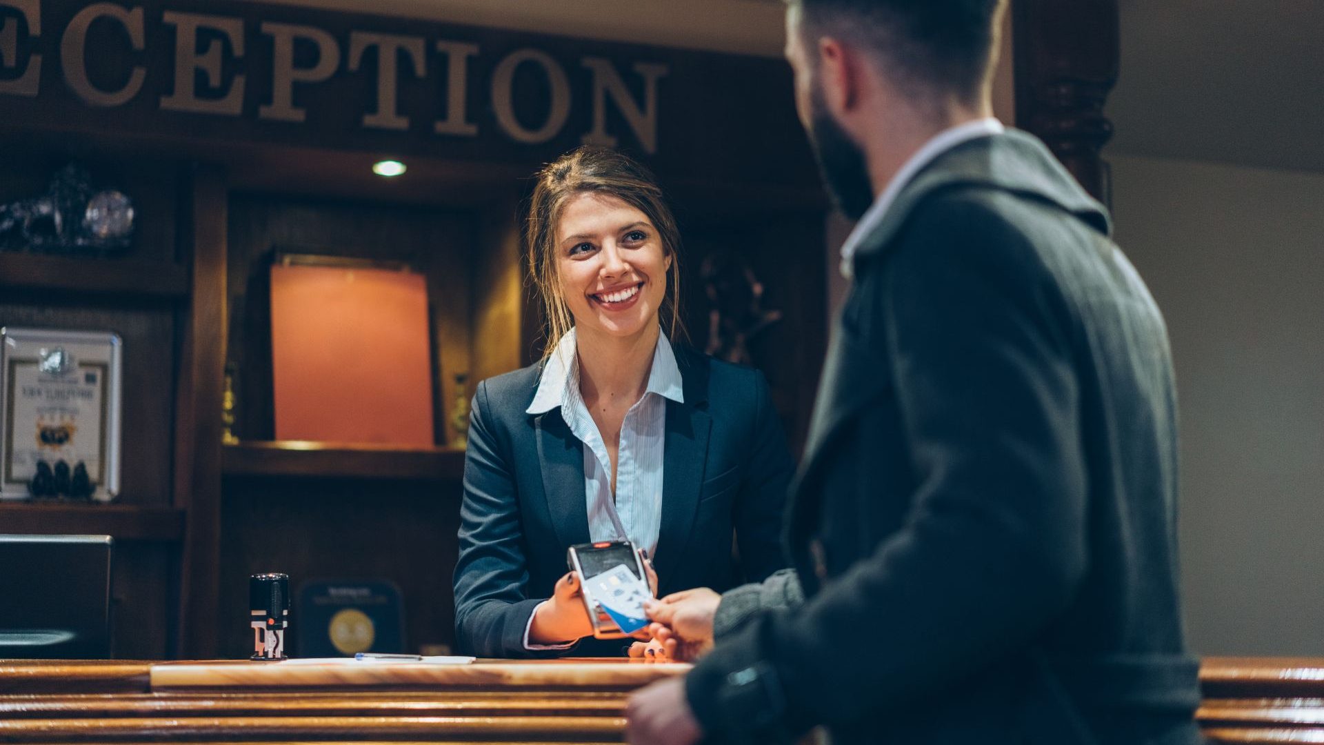 depender de Booking o Airbnb